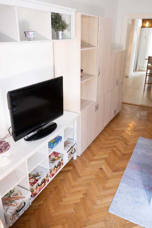 2 Rooms & Balcony - Top Location! Wina Bagian luar foto