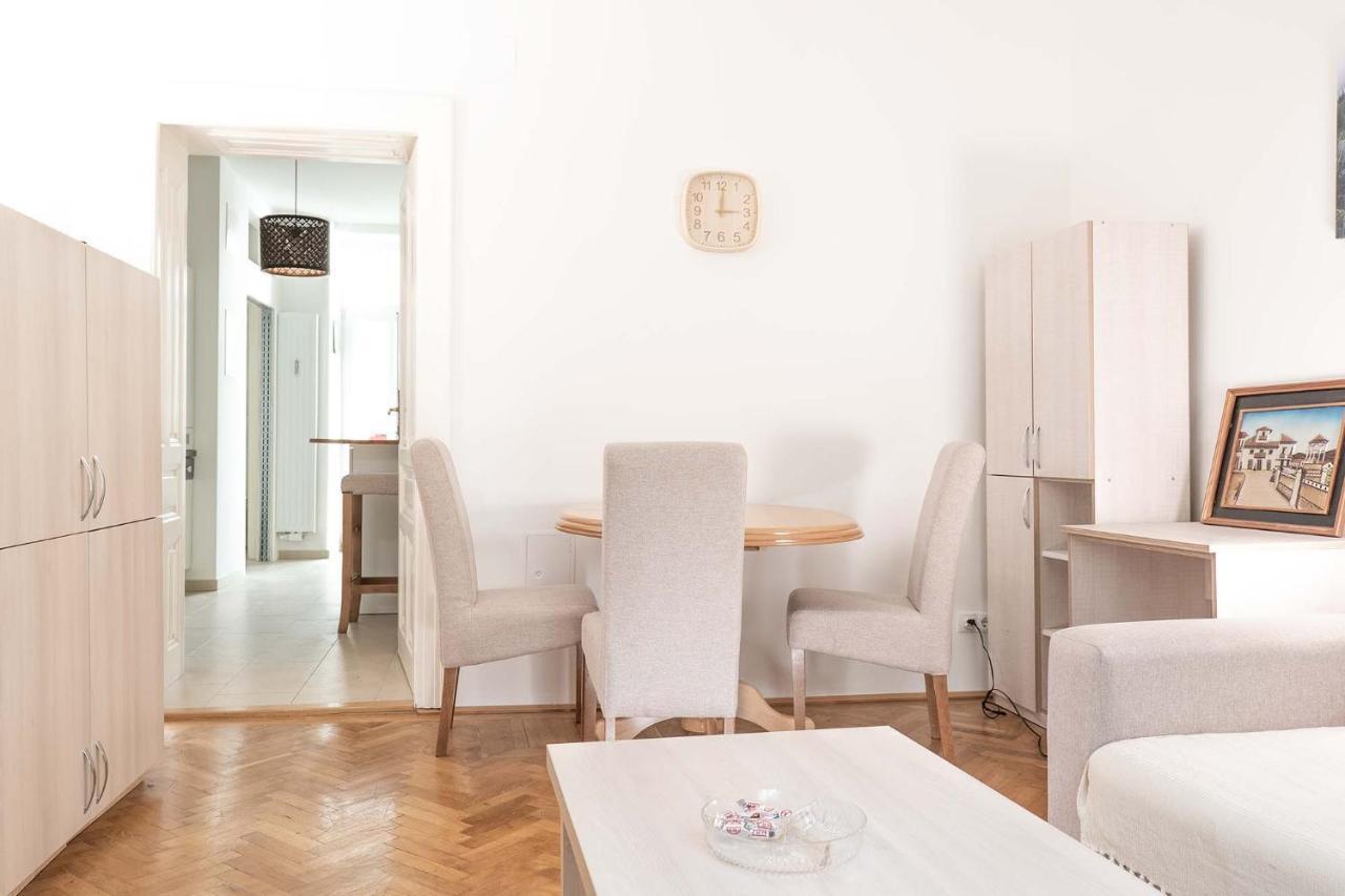 2 Rooms & Balcony - Top Location! Wina Bagian luar foto
