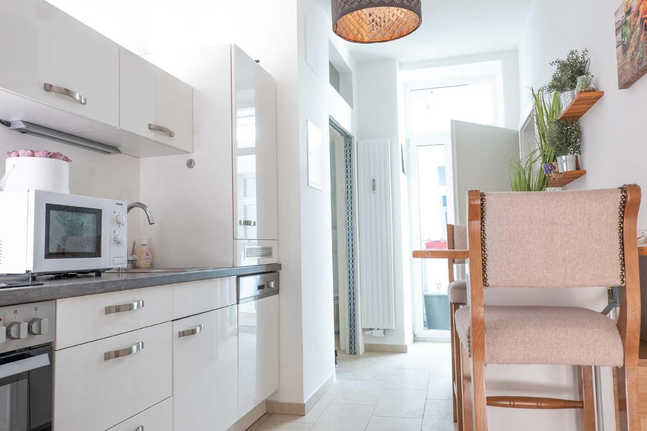 2 Rooms & Balcony - Top Location! Wina Bagian luar foto