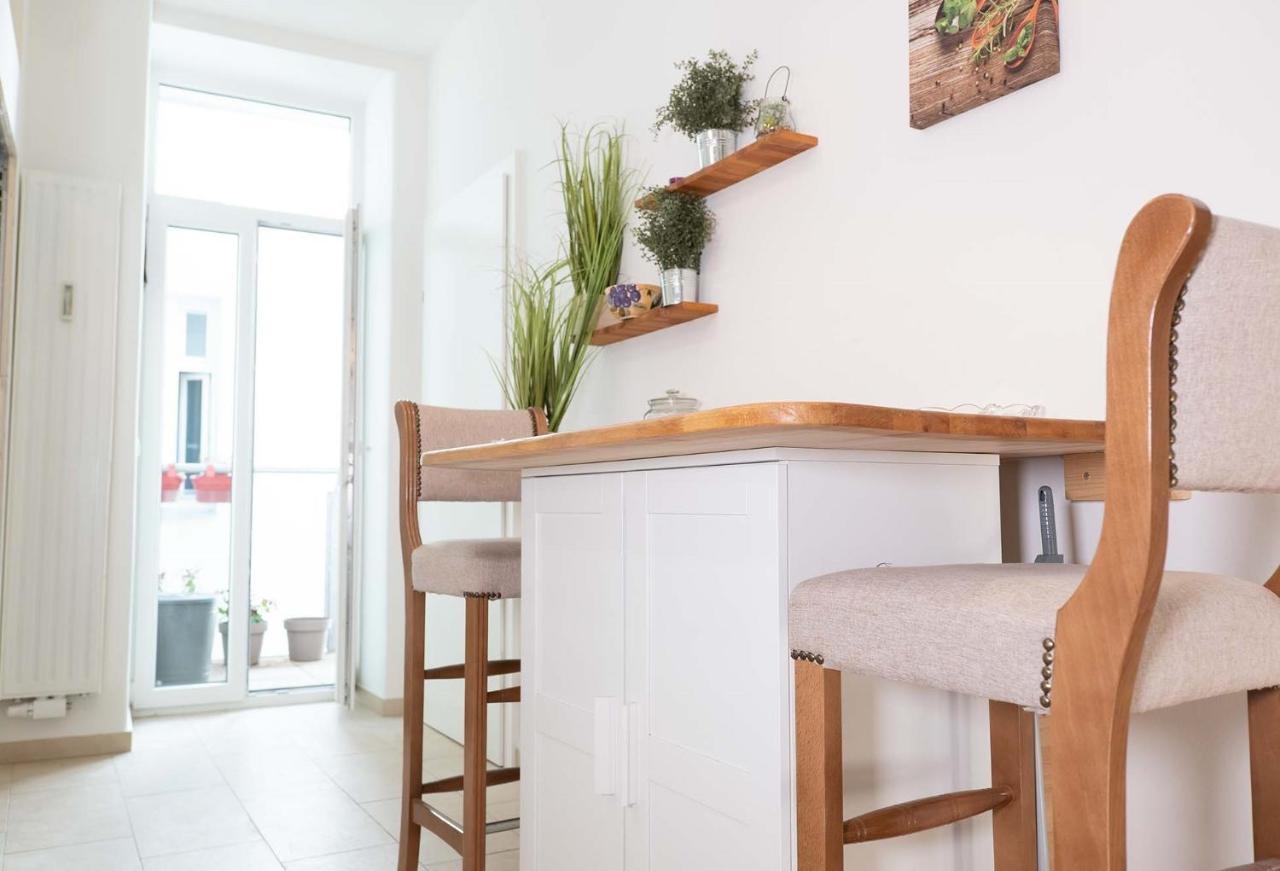 2 Rooms & Balcony - Top Location! Wina Bagian luar foto